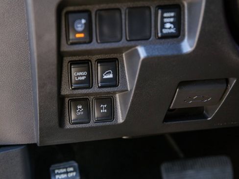 Used 2022 Nissan Frontier PRO-4X image 16