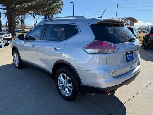 Used 2015 Nissan Rogue SV w/ SV Moonroof Package image 4