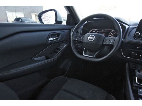 Certified 2025 Nissan Rogue SV image 11