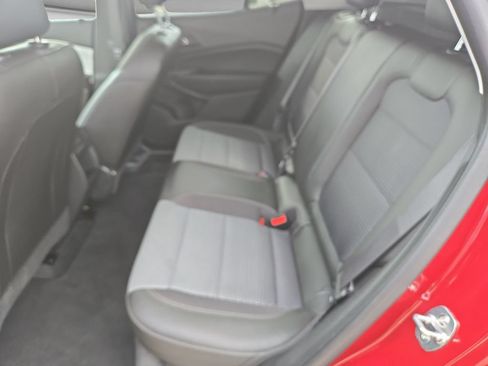 Used 2025 Chevrolet Trax LT FWD image 34