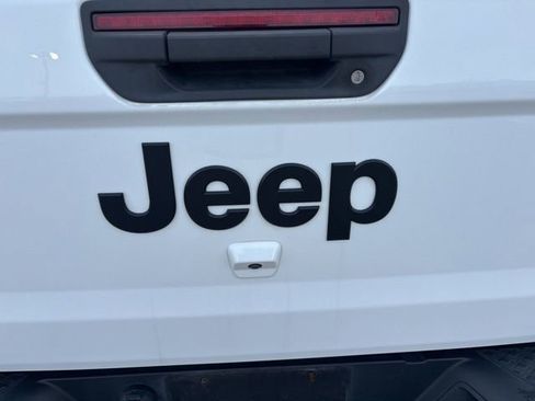 Used 2021 Jeep Gladiator Sport AWD/4WD image 12