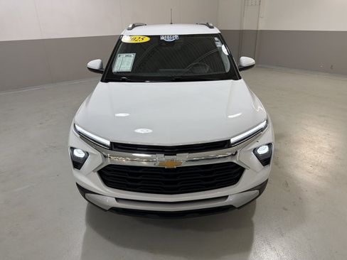 Used 2025 Chevrolet TrailBlazer LT AWD/4WD image 3