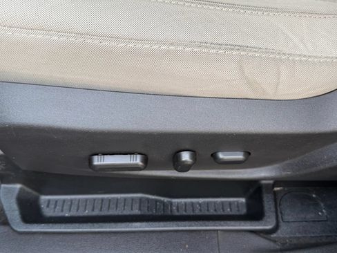 Used 2017 Ford Escape SE w/ Equipment Group 201A FWD image 25