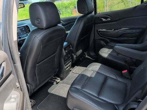 Used 2019 GMC Acadia SLT AWD/4WD image 20