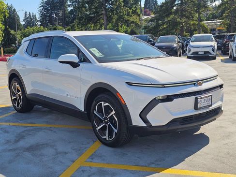 New 2026 Chevrolet Equinox EV LT AWD/4WD image 7