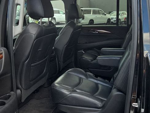 Used 2019 Cadillac Escalade ESV Premium Luxury AWD/4WD image 6