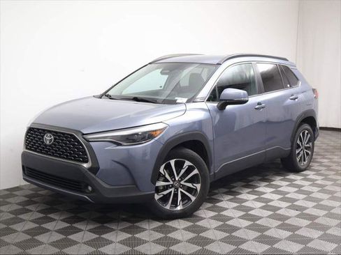 Used 2024 Toyota Corolla Cross XLE FWD image 1