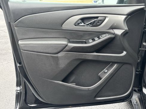 Used 2023 Chevrolet Traverse LT image 14
