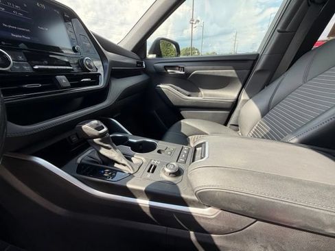 Used 2021 Toyota Highlander XSE AWD/4WD image 16