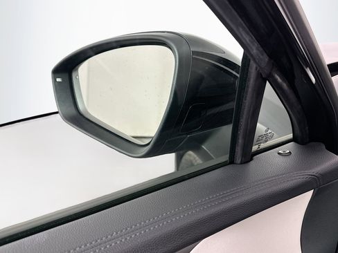 Used 2025 Volkswagen Tiguan SE image 16