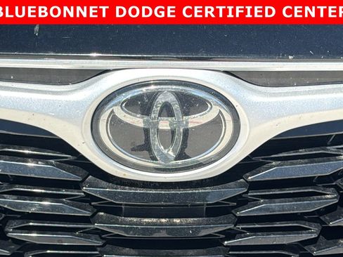Used 2020 Toyota Highlander XLE image 7