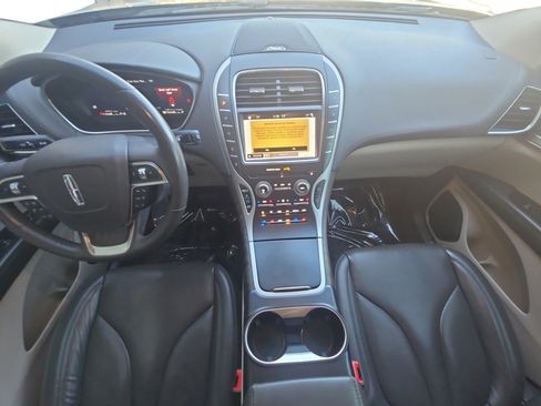 Used 2019 Lincoln Nautilus Reserve image 10