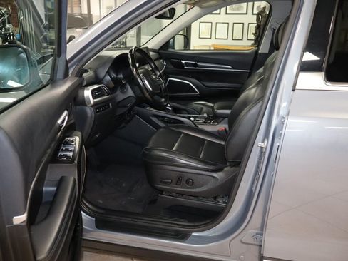 Used 2020 Kia Telluride S w/ S 8 Passenger Seating Package AWD/4WD image 9