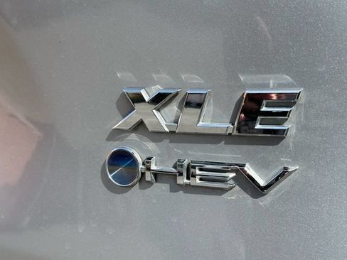 Used 2025 Toyota RAV4 XLE w/ Convenience Package AWD/4WD image 11