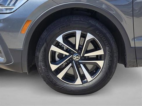 Used 2023 Volkswagen Tiguan S image 9