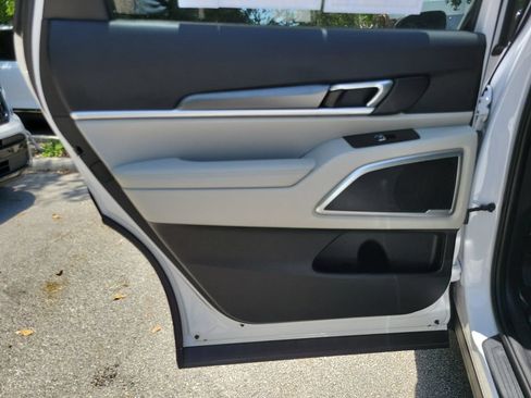 Used 2022 Kia Telluride S FWD image 11