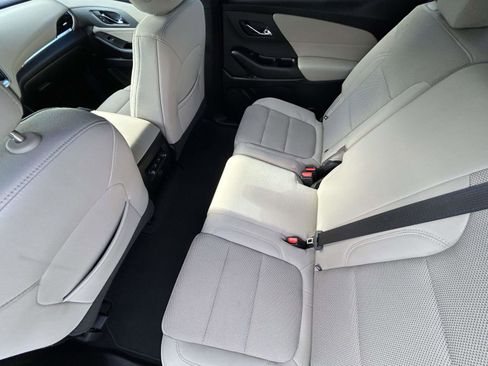 Used 2023 Chevrolet Traverse LT image 11