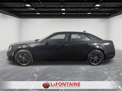 Used 2023 Chrysler 300 Touring L w/ Popular Equipment Group image 2