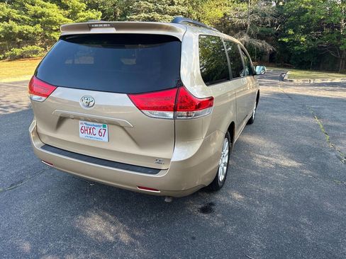 Used 2013 Toyota Sienna LE image 7
