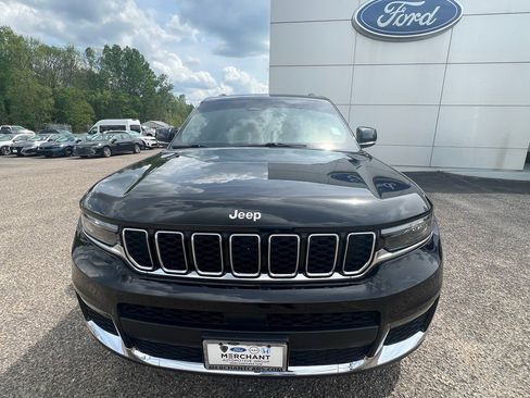 Used 2025 Jeep Grand Cherokee L Limited image 3