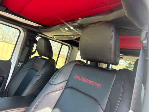 Used 2025 Jeep Wrangler Unlimited Rubicon image 13
