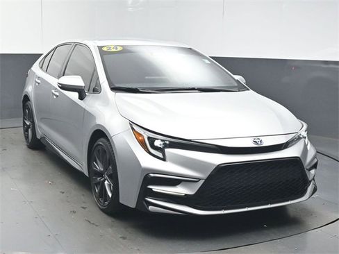 Used 2024 Toyota Corolla SE image 2