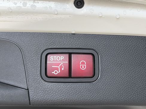 Used 2022 Mercedes-Benz GLC 300 4MATIC image 15