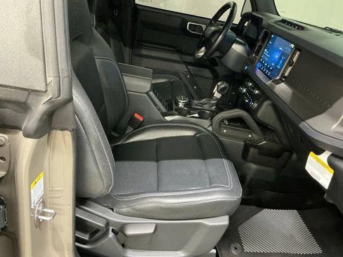 Used 2025 Ford Bronco Big Bend w/ Black Diamond Package AWD/4WD image 21