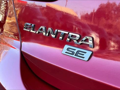 Used 2017 Hyundai Elantra SE image 10