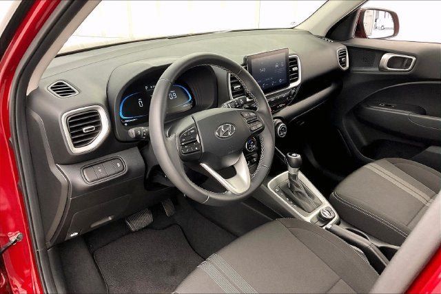 Used 2025 Hyundai Venue SEL FWD image 17