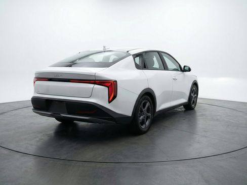 Used 2025 Kia K4 LXS image 9