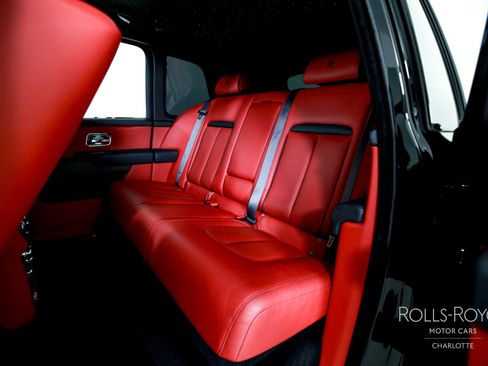 Certified 2022 Rolls-Royce Cullinan w/ Dark Exterior Package image 18