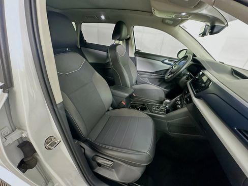 Used 2023 Volkswagen Taos SE w/ Panoramic Sunroof Package FWD image 28