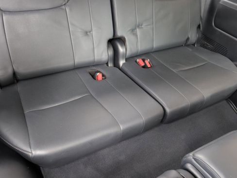 Used 2015 Lexus LX 570 4WD image 40