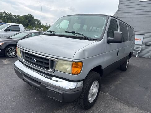 Used 2006 Ford E-350 and Econoline 350 XLT RWD image 3