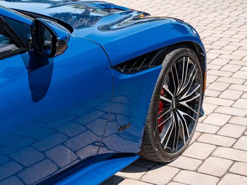 Used 2022 Aston Martin DBS Superleggera Volante RWD image 10