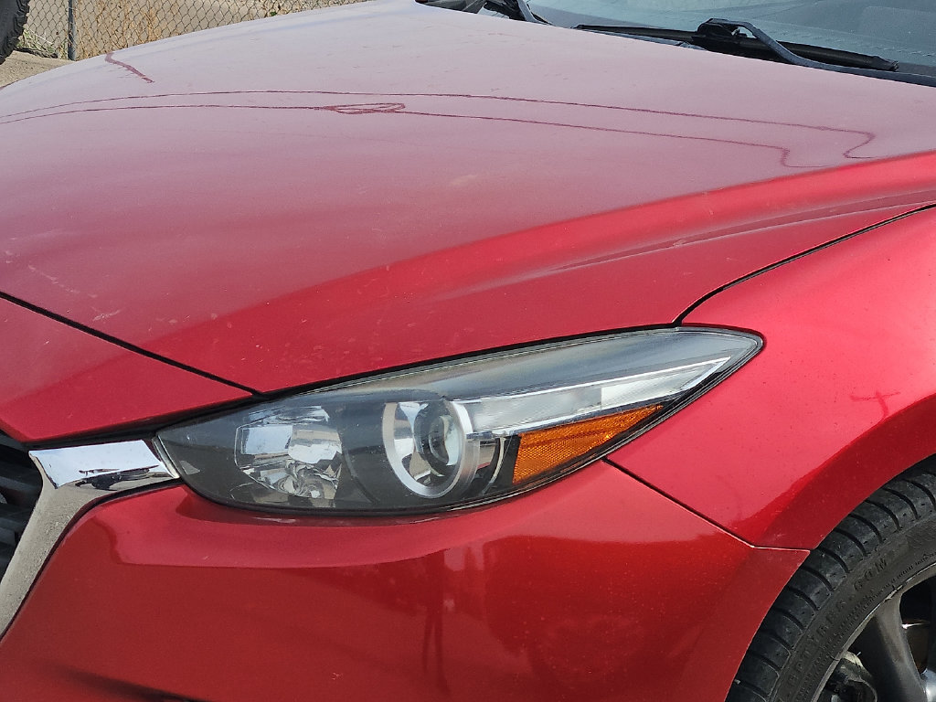 Used 2018 MAZDA MAZDA3 Touring FWD image 3