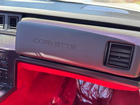 Used 1988 Chevrolet Corvette Convertible RWD image 28
