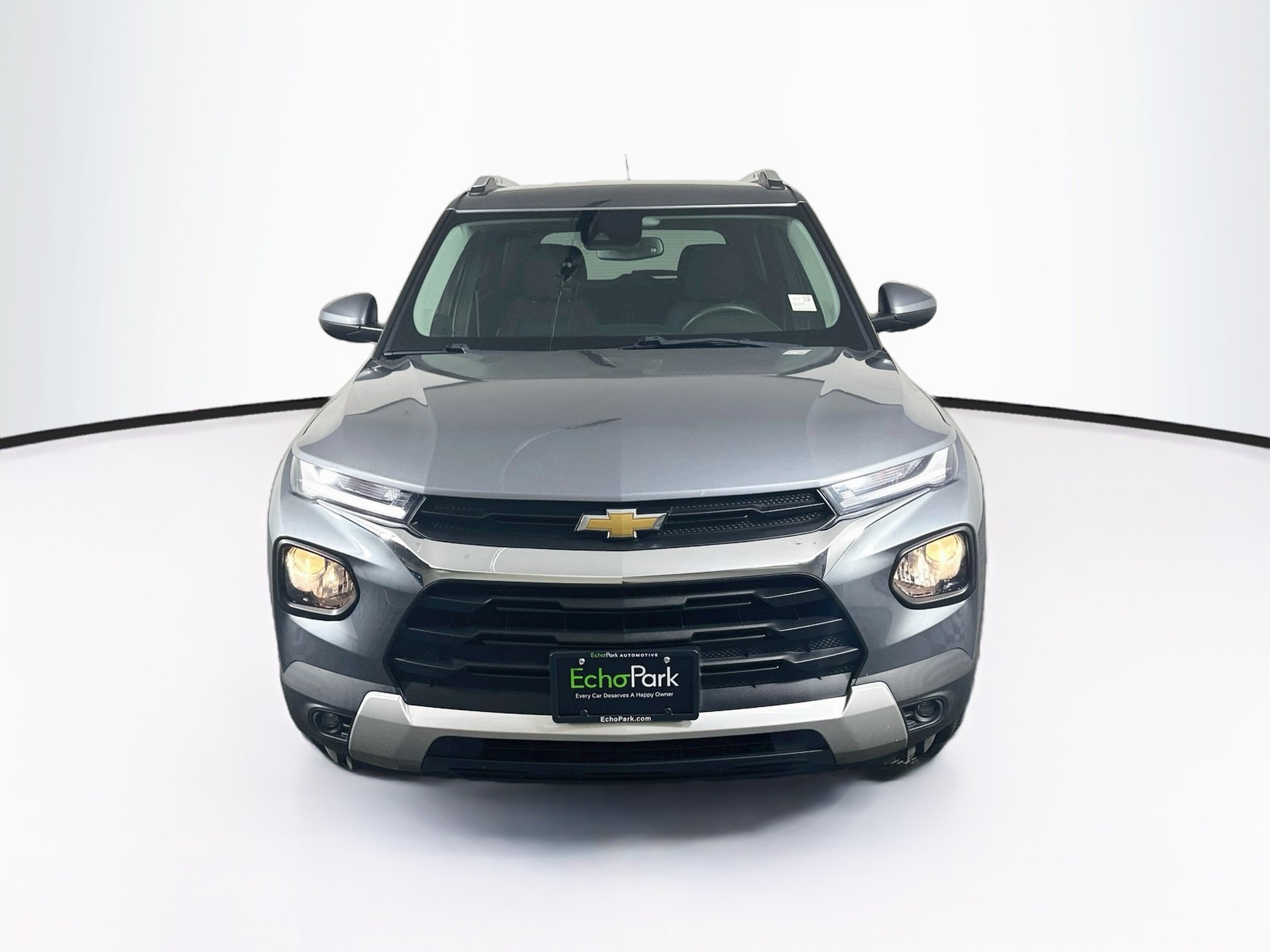 Used 2022 Chevrolet TrailBlazer LT w/ LPO, Blackout Package FWD image 2