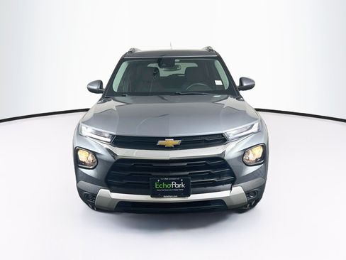 Used 2022 Chevrolet TrailBlazer LT w/ LPO, Blackout Package FWD image 2