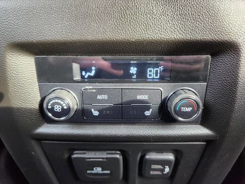 Used 2018 Chevrolet Traverse Premier image 19