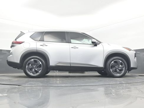 Used 2025 Nissan Rogue SV FWD image 34