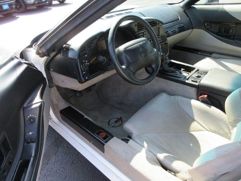 Used 1995 Chevrolet Corvette Coupe RWD image 10