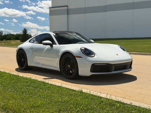 Used 2021 Porsche 911 Carrera RWD image 3