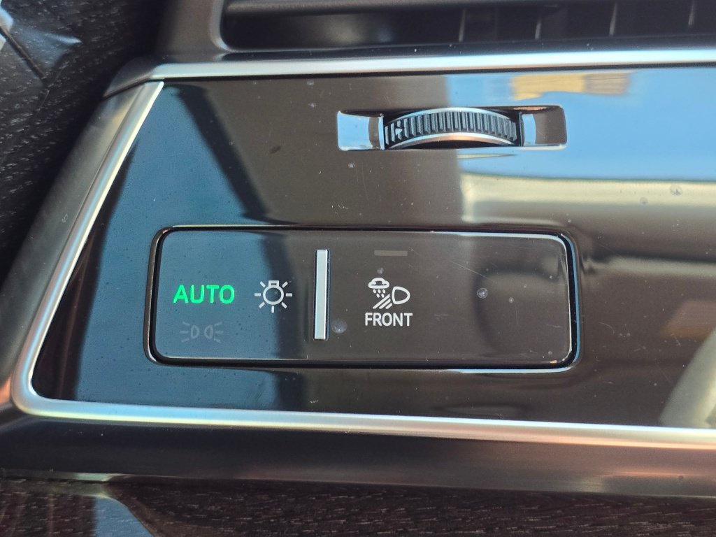 Used 2020 Audi Q8 Prestige AWD/4WD image 40