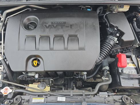 Used 2018 Toyota Corolla SE FWD image 30