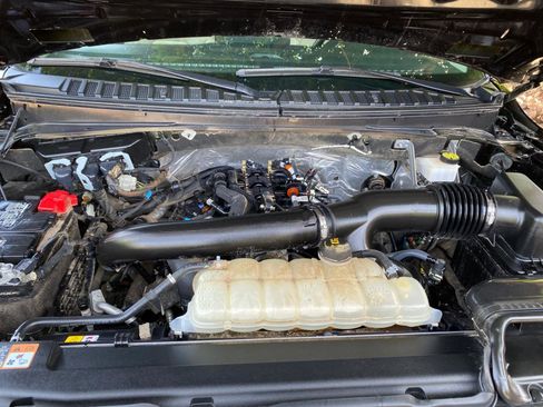 Used 2024 Ford Expedition Limited AWD/4WD image 19