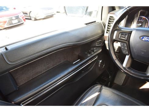 Used 2020 Ford Expedition Limited image 28
