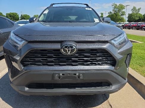 Used 2022 Toyota RAV4 XLE FWD image 2