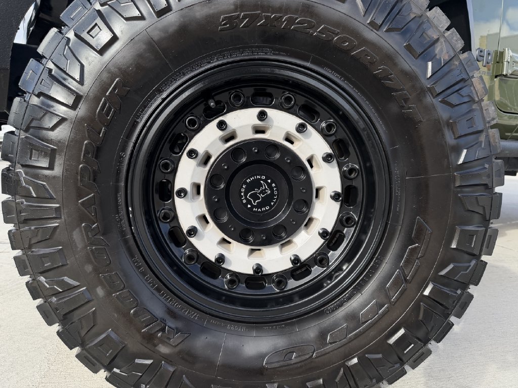 Used 2023 Jeep Wrangler Sport AWD/4WD image 9